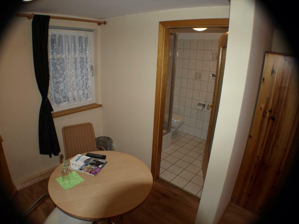 Pension Zur Alten Gaertnerei ライヒェンバッハ・イム・フォークトラント エクステリア 写真